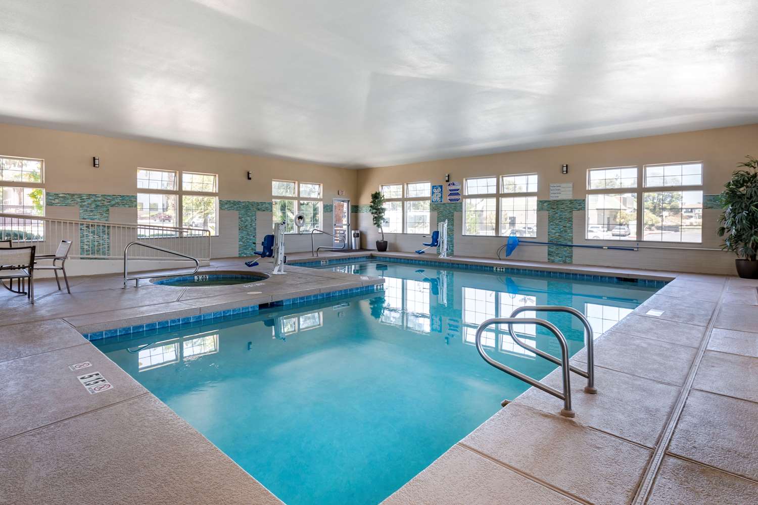 Best Western Plus Las Vegas West indoor pool