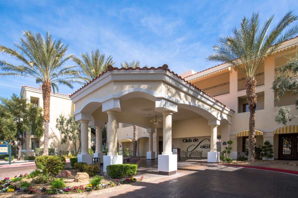 Club de Soleil porte cochere and entrance