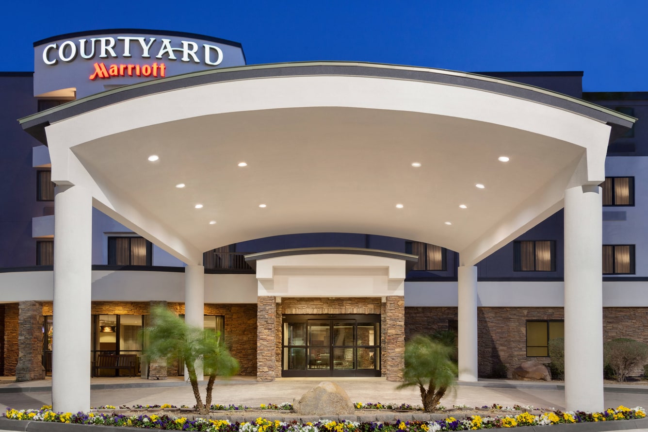 Courtyard Las Vegas Stadium Area covered entrance