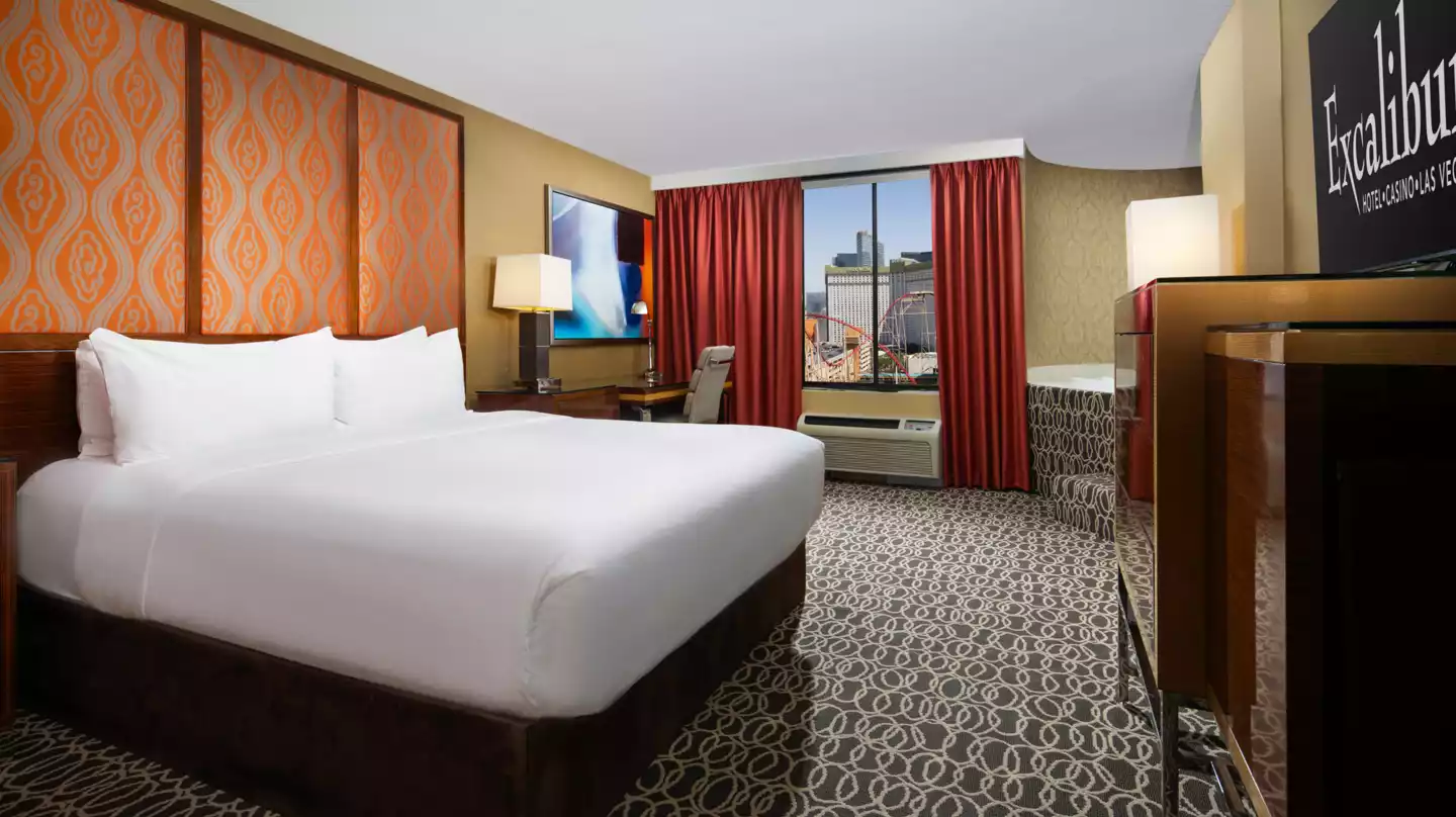 Excalibur Hotel & Casino Resort Superior King guest room