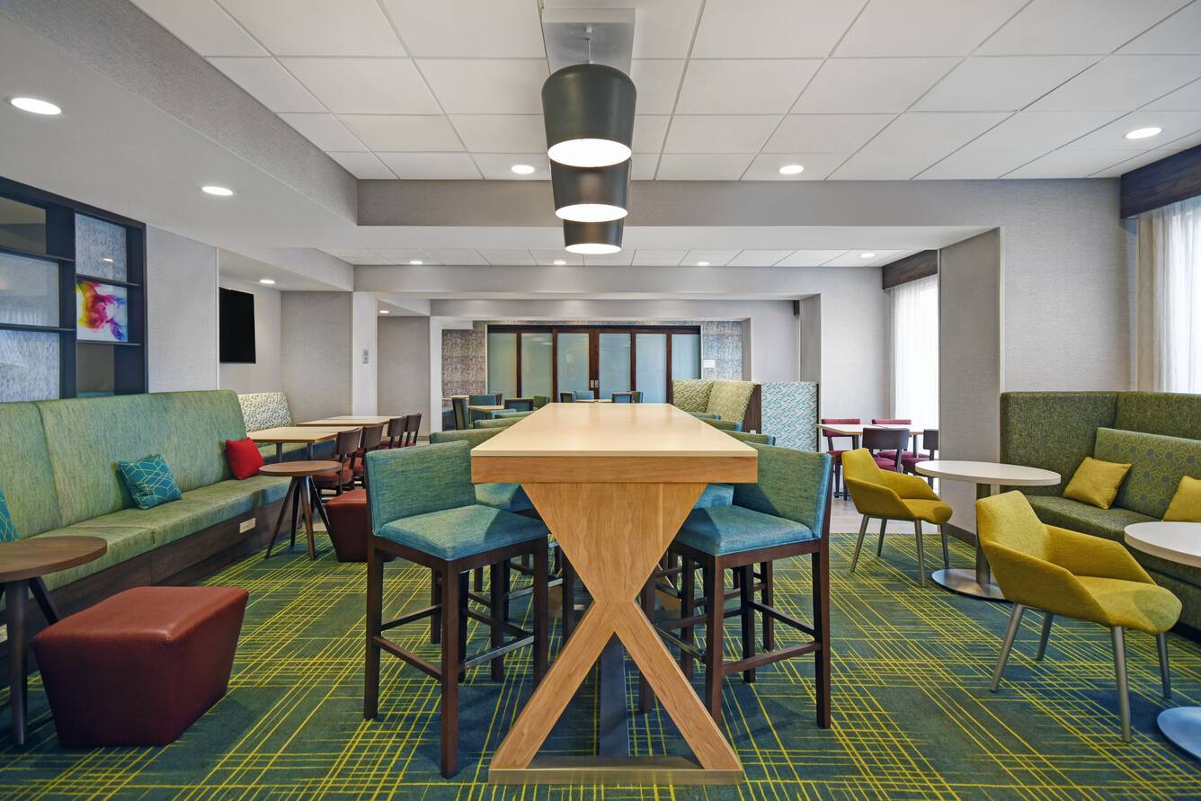Hampton Inn Las Vegas Strip South lobby dining area