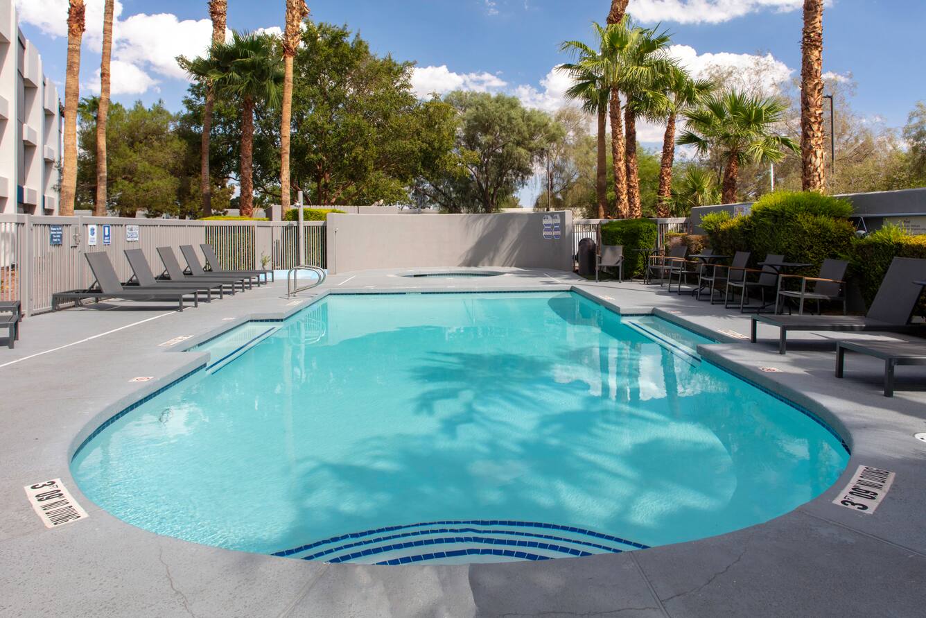 Hampton Inn Las Vegas/Summerlin outdoor swimming pool