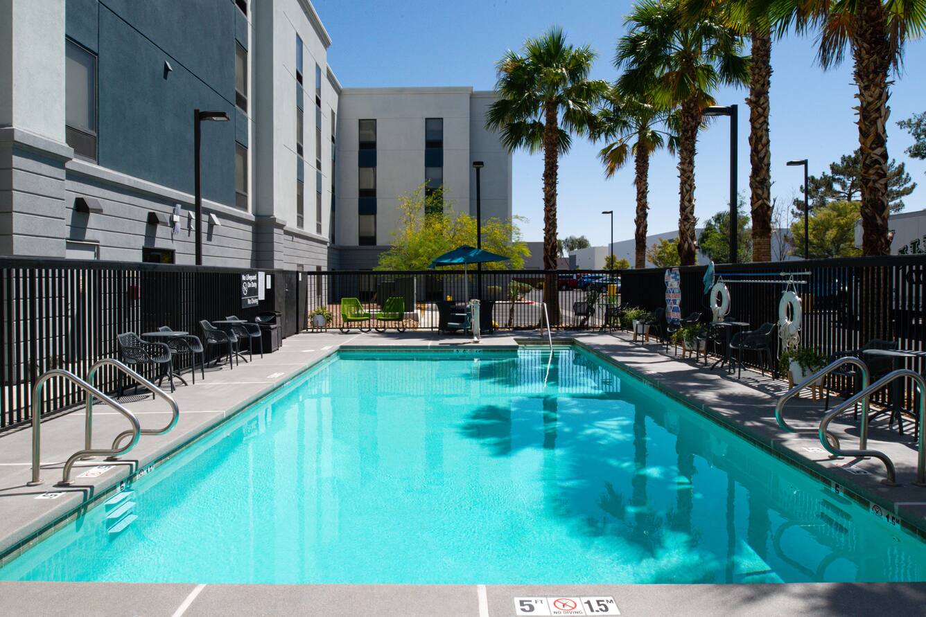 Hampton Inn & Suites Las Vegas Airport outdoor pool