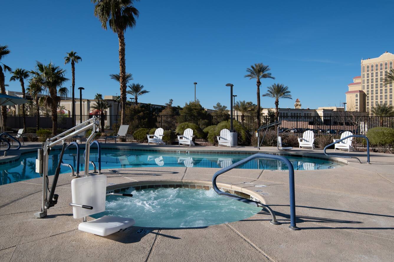 Hampton Inn & Suites Las Vegas Henderson outdoor pool and hot tub