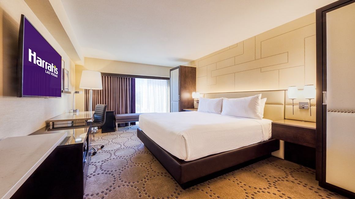 Harrah's Las Vegas Mountain Tower deluxe king guest room