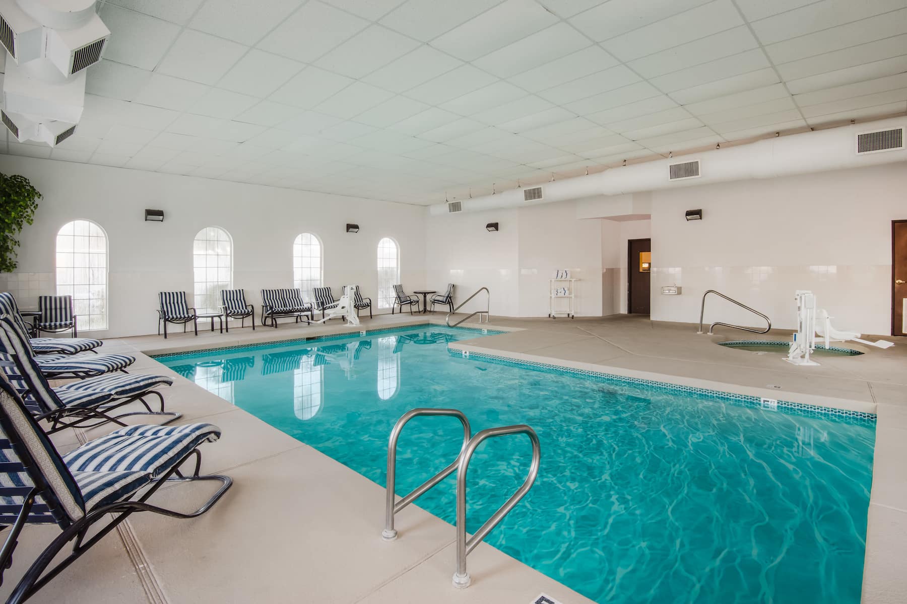 Hawthorn Suites by Wyndham swimming pool