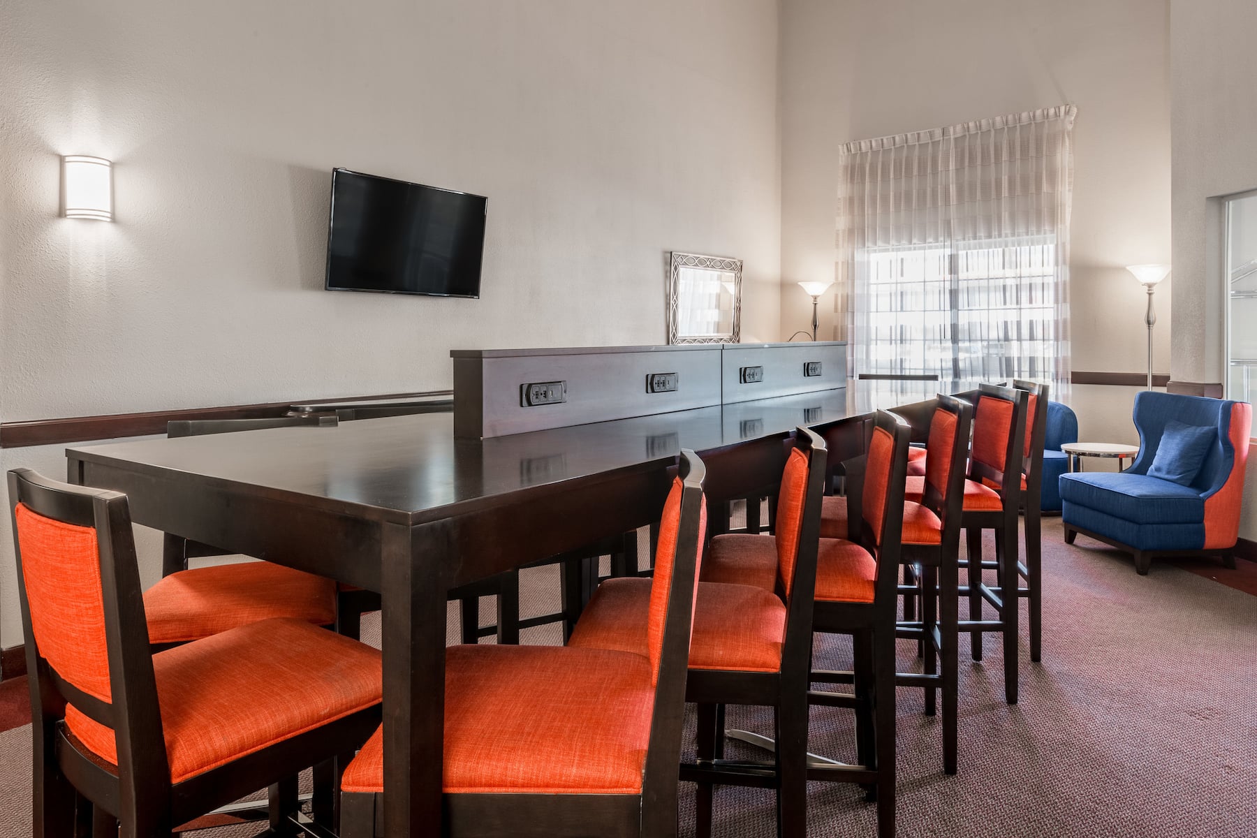 Hawthorn Suites by Wyndham alternate lobby view