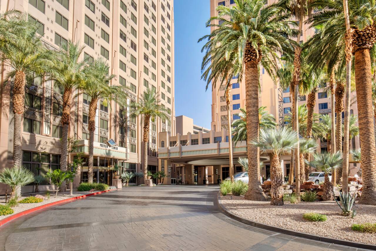 Hilton Grand Vacations Club on the Las Vegas Strip palm-lined entrance