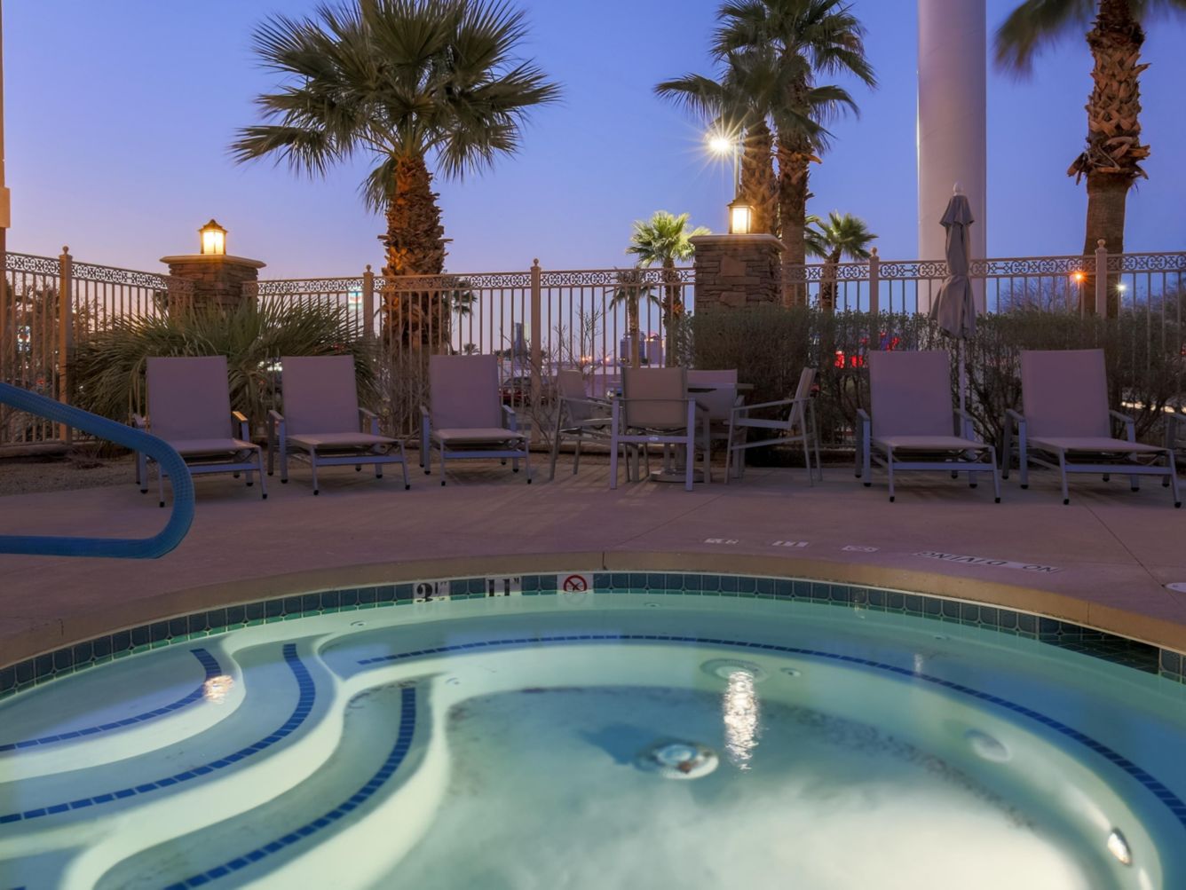 Holiday Inn Express Las Vegas - Stadium Area outdoor spa