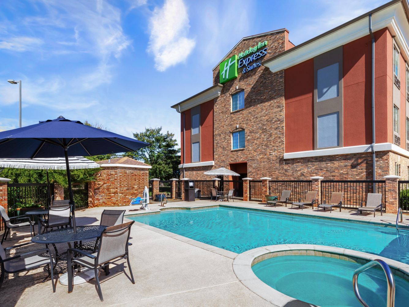 Holiday Inn Express & Suites Henderson official swimming pool