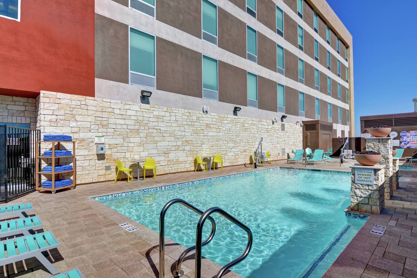 Home2 Suites By Hilton Las Vegas Strip South outdoor pool