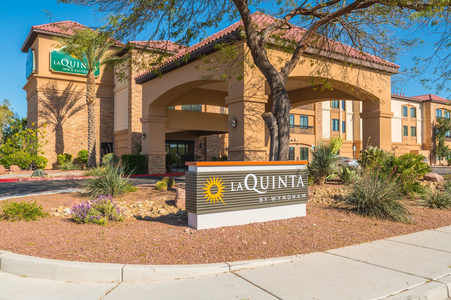 La Quinta Inn & Suites by Wyndham Las Vegas Airport South hotel exterior