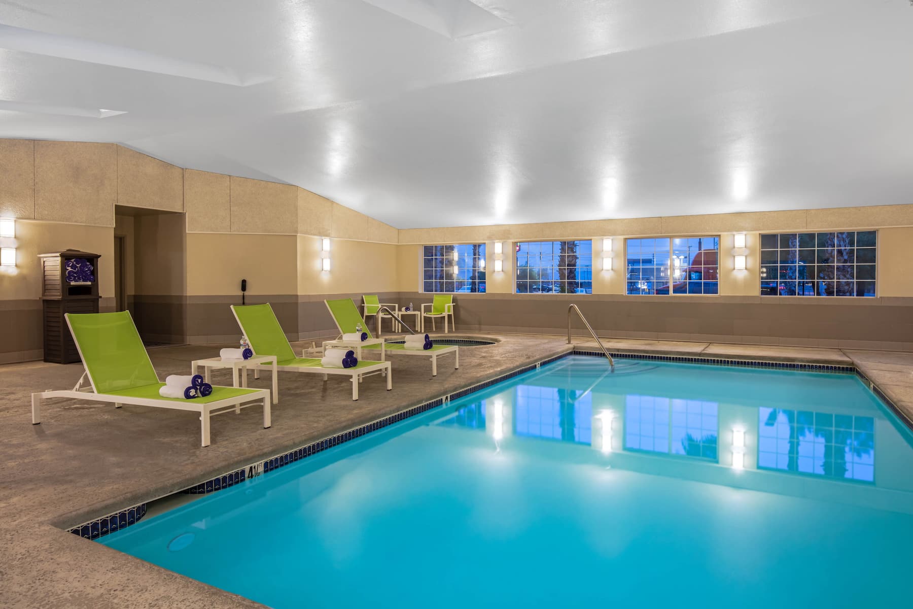La Quinta Inn & Suites by Wyndham Las Vegas Nellis indoor pool