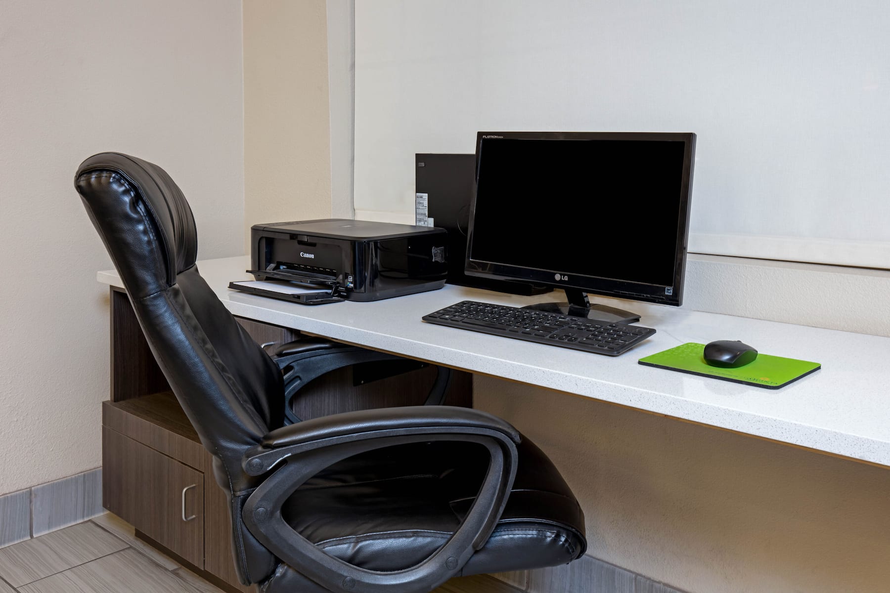 La Quinta Inn & Suites by Wyndham Las Vegas Nellis business center