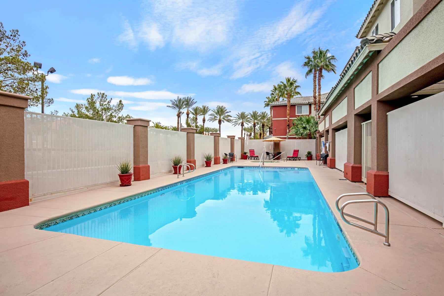 La Quinta Inn & Suites by Wyndham Las Vegas Red Rock outdoor pool