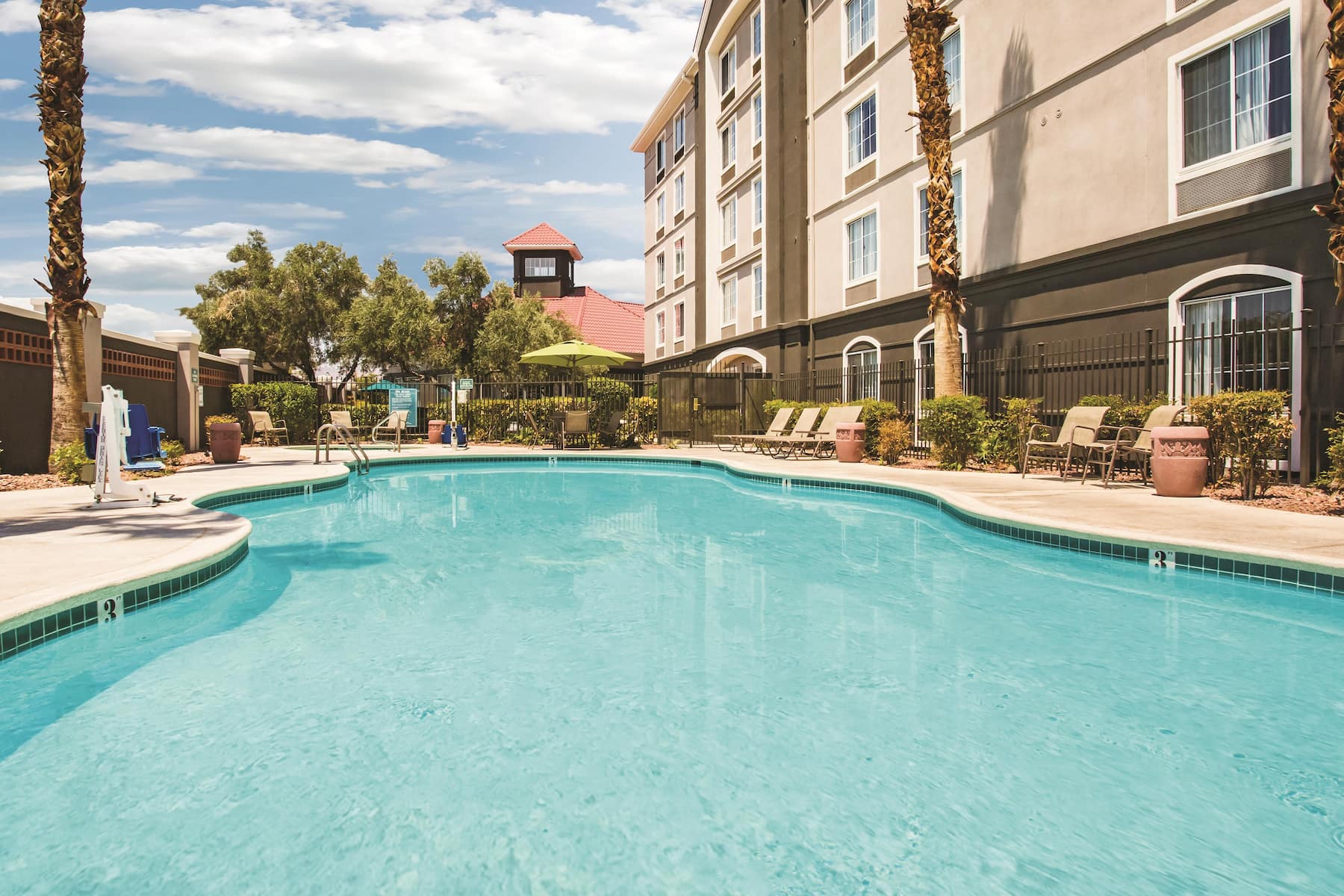 La Quinta Inn & Suites by Wyndham Las Vegas Summerlin Tech outdoor pool