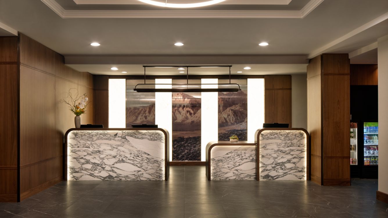 Las Vegas Marriott front desk and lobby