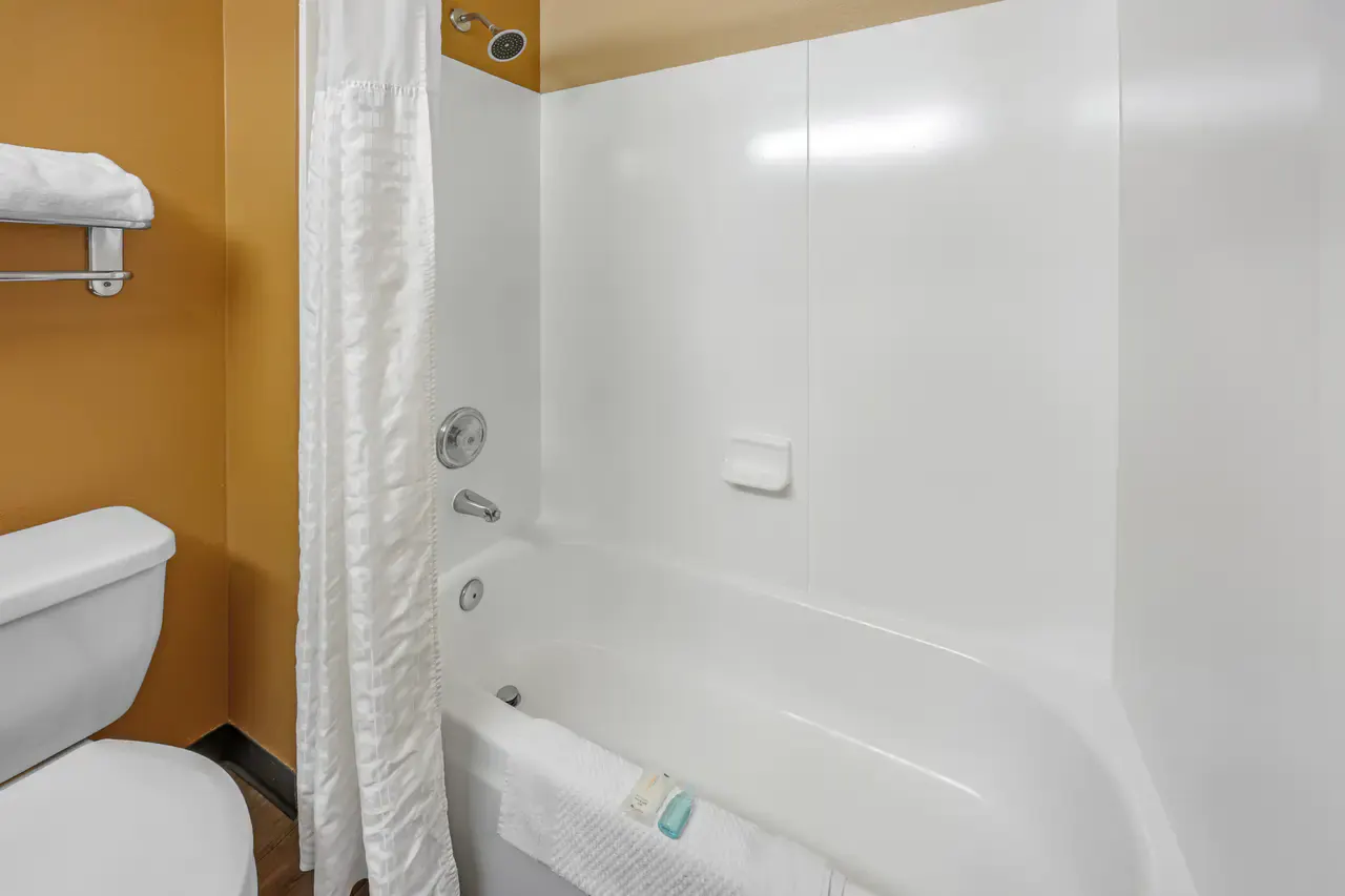 MainStay Suites Las Vegas Convention Center guest bathroom