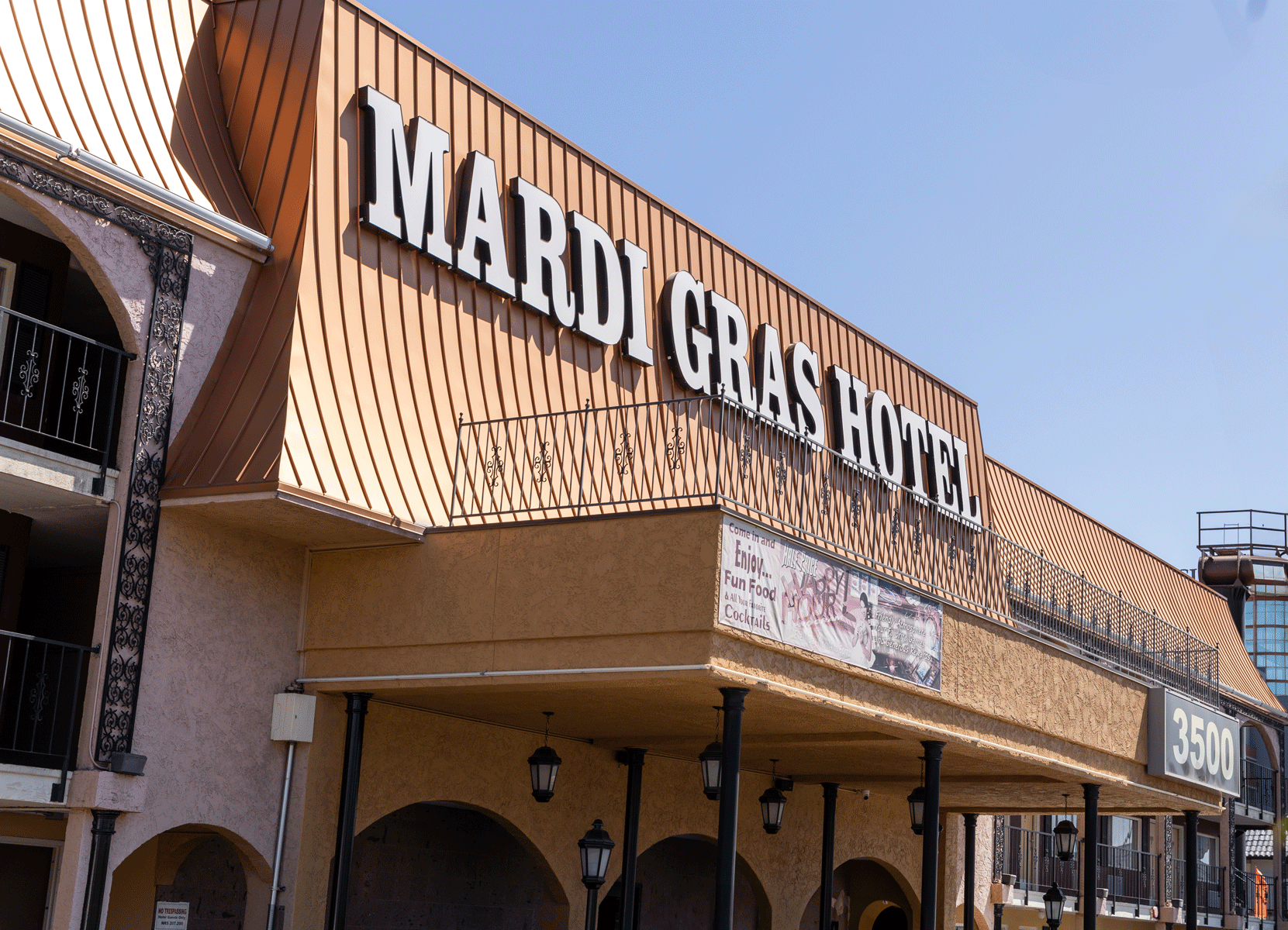 Mardi Gras Hotel and Casino exterior