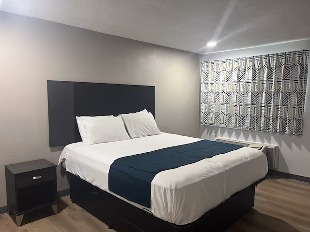 Motel 6 Fremont Street king guest room