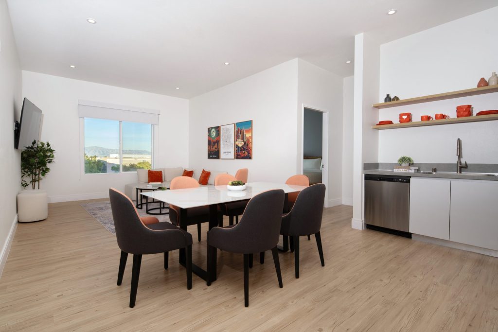 Otonomus Hotel suite living and dining area