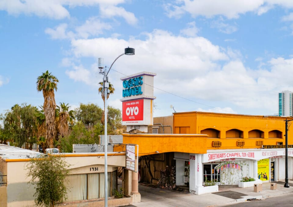 OYO Hotel Las Vegas Oasis property entrance