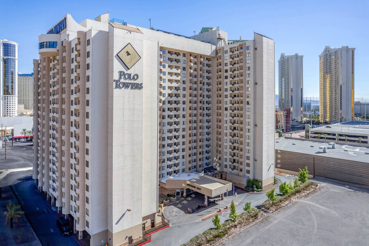 Hilton Vacation Club Polo Towers Las Vegas exterior and entrance