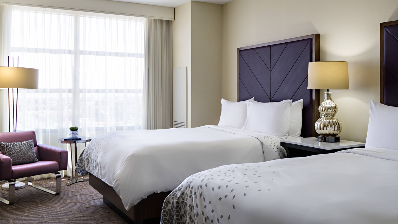 Hotel Rooms Las Vegas - Renaissance Las Vegas Hotel Guest Rooms Double/Double Guest Room