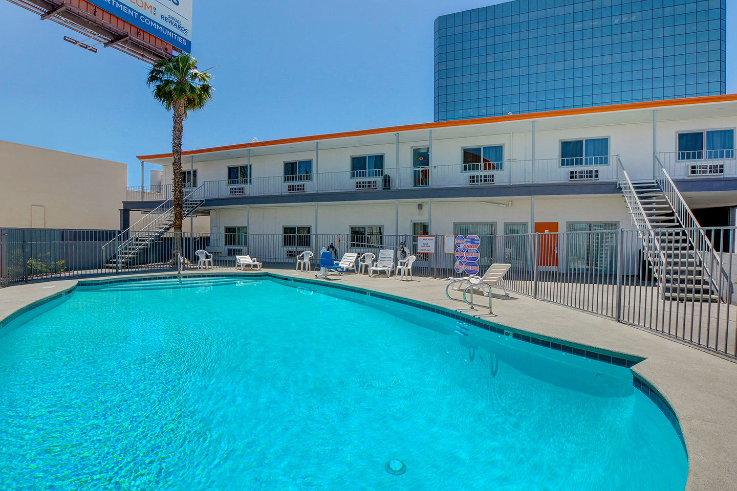 Siegel Select Convention Center hotel pool