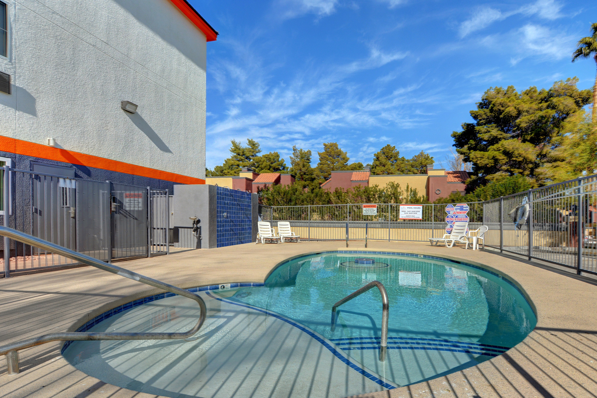 Siegel Select Flamingo hotel pool