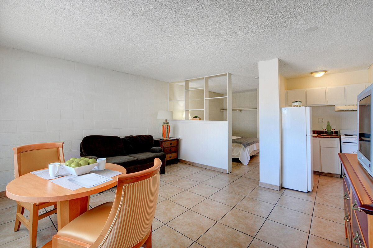 Siegel Suites Twain furnished suite