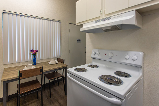 Siegel Suites Twain III furnished suite