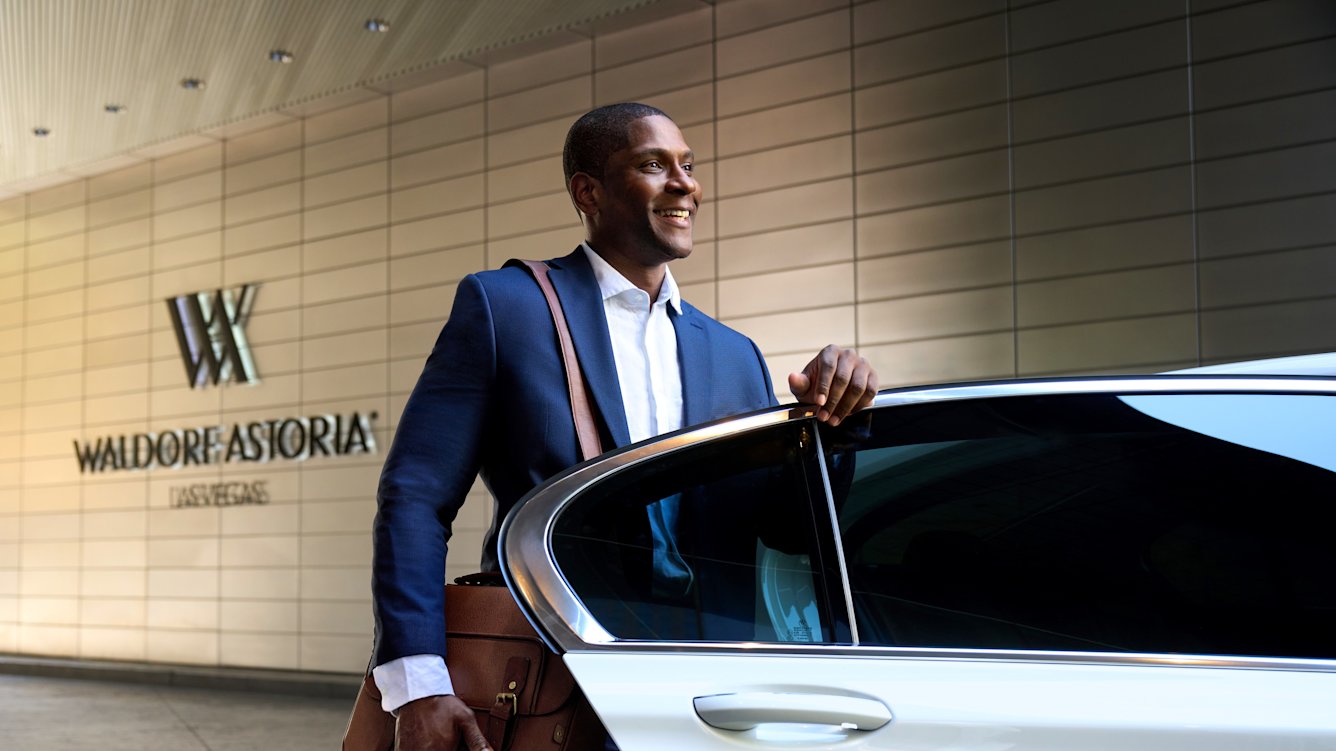 Guest arriving at the Waldorf Astoria Las Vegas entrance