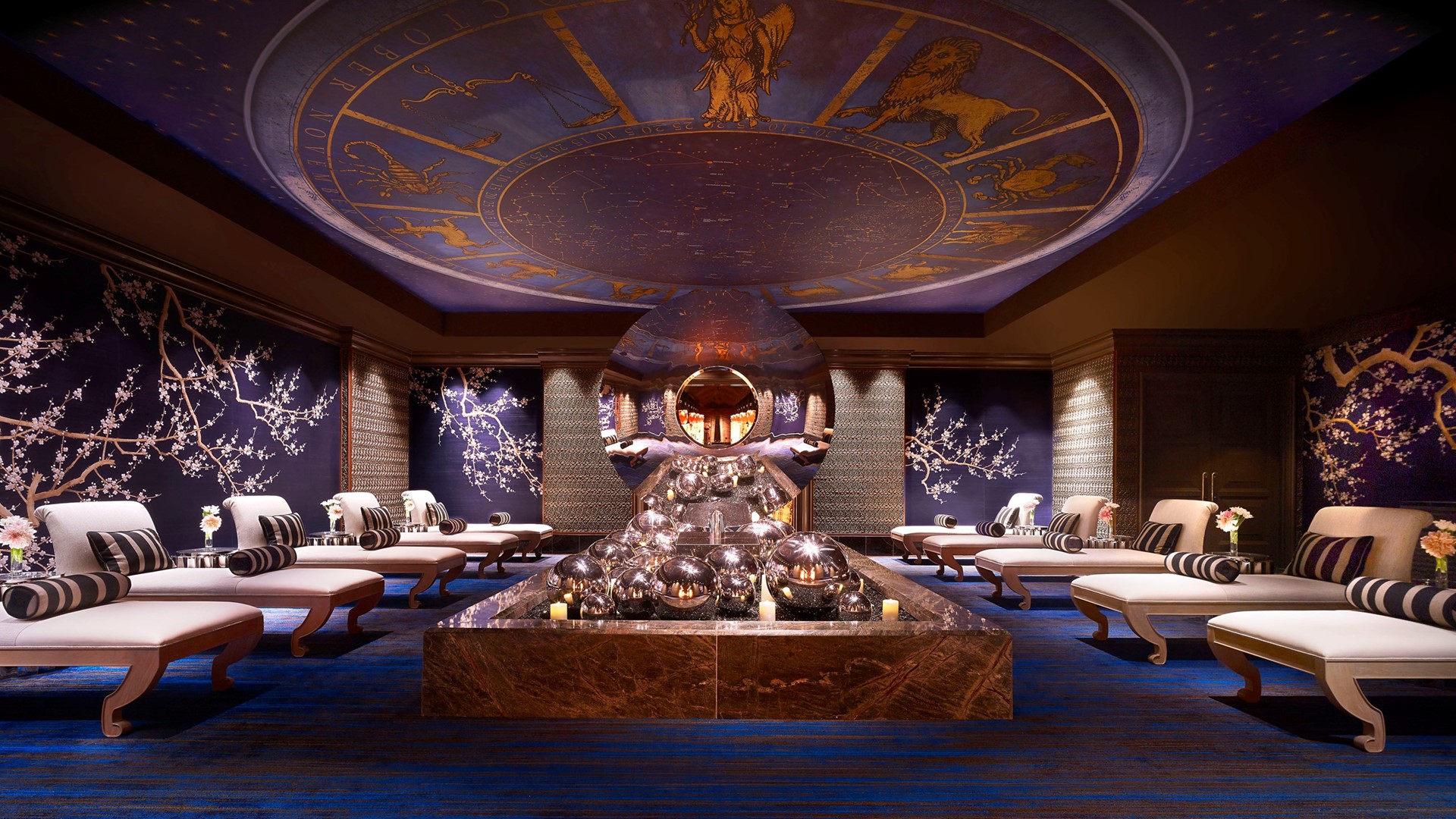 Wynn Spa relaxation room with lounge seating